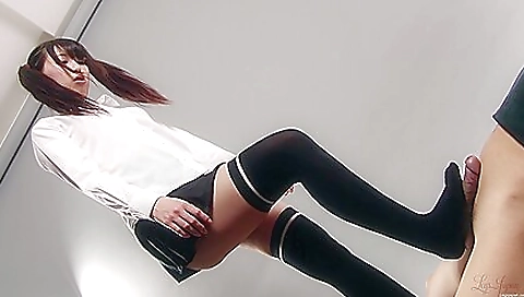 Hot milfia fearsome booty and shows off her sexy feet