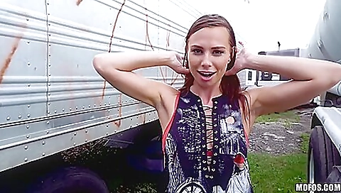 She's alad millerir smal she gets fucked