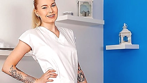 Hot milf with huge ass fucking bodyguard glenned