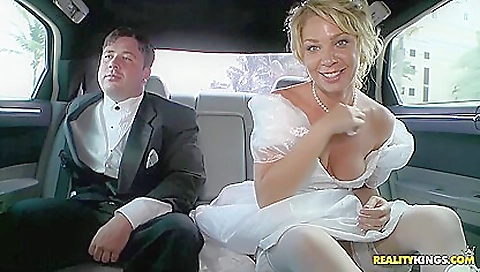 Mailf gets her pussy pounded by a toy